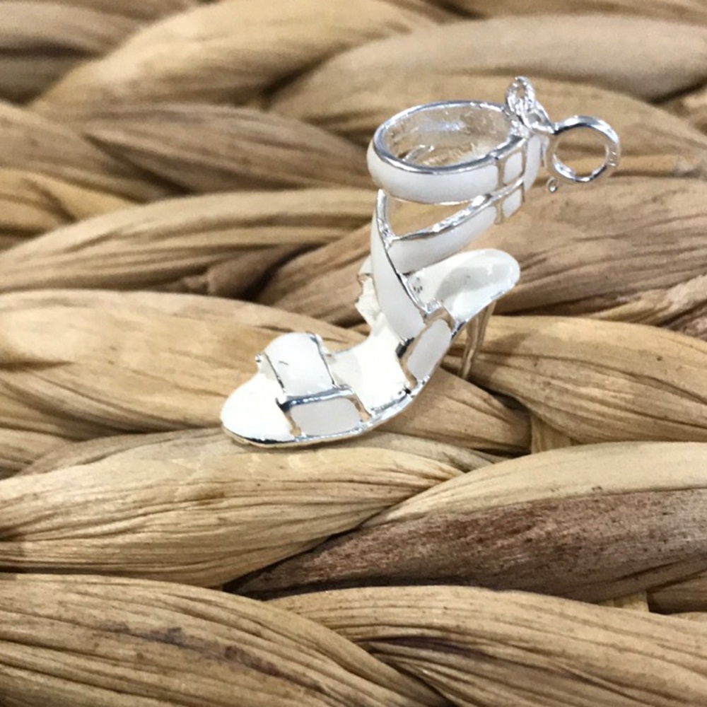 Beautiful white 9.25 sterling silver shoe pendant